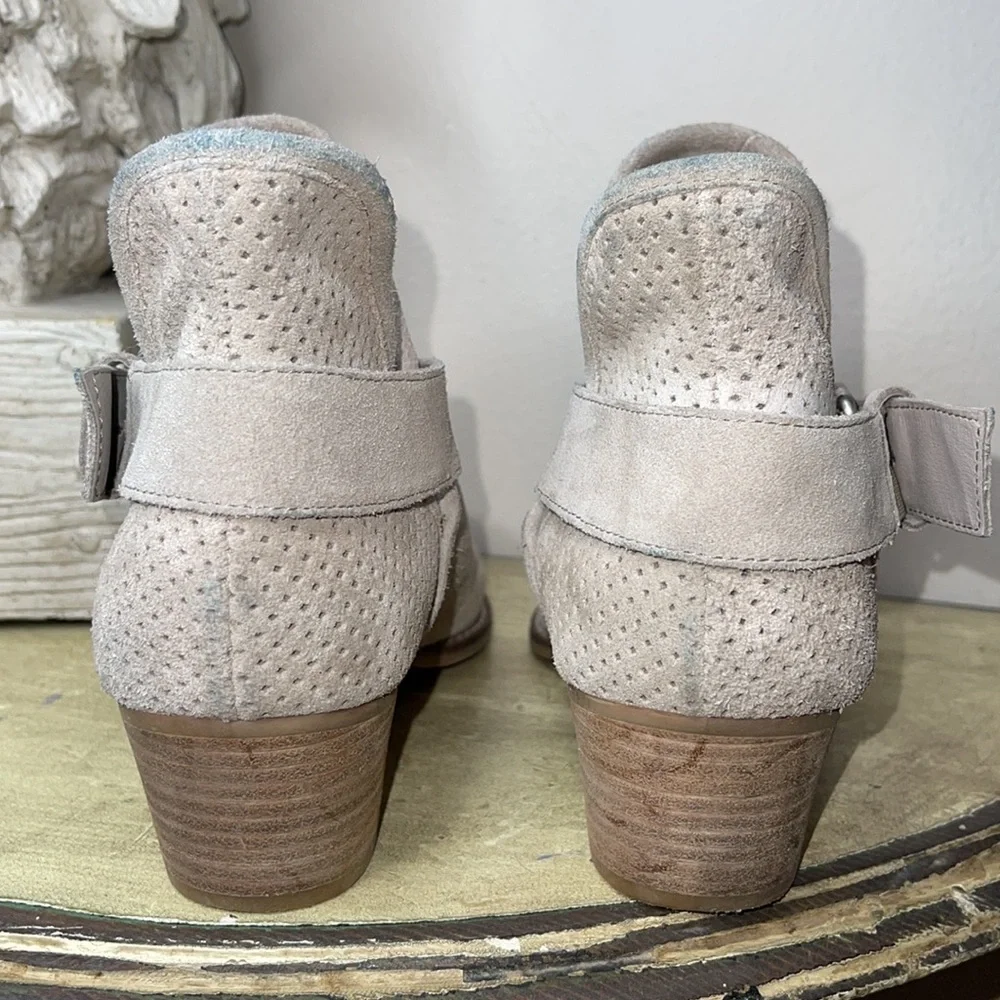 Dolce Vita Simon Perforated Suede Taupe Ankle Boots Womens Size 7 1/2